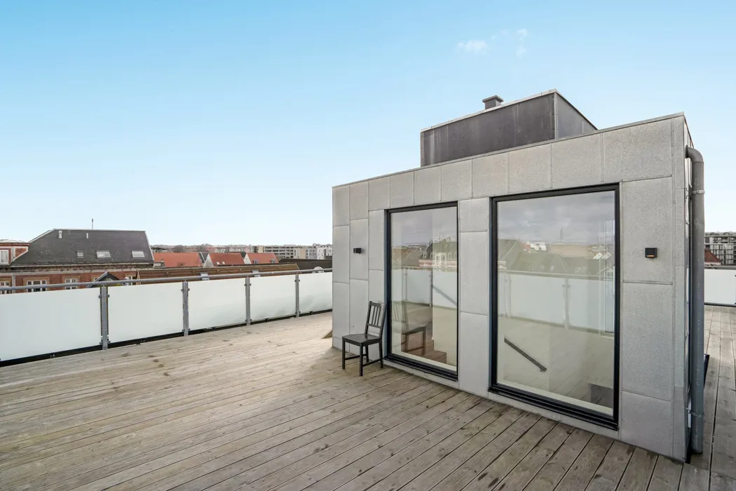 Skøn 3-værelses lejlighed med fælles tagterrasse i Aalborg C 12